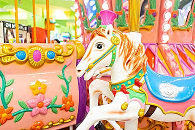 《黎明杀机》“午夜林地”活动预告 完成挑战获取皮肤